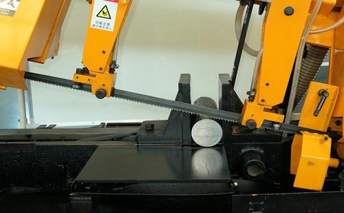 掇刀数控带锯床自动送料精度会出现偏差吗？